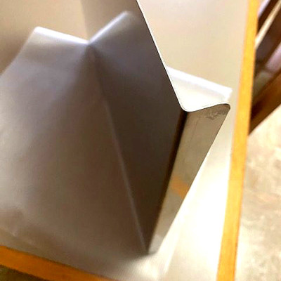Tagliere spianatoia acciaio inox satinato con alzatine laterali e posteriore