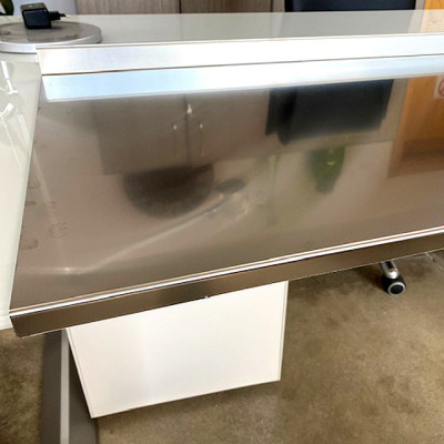 Tagliere acciaio inox satinato con alzatina posteriore